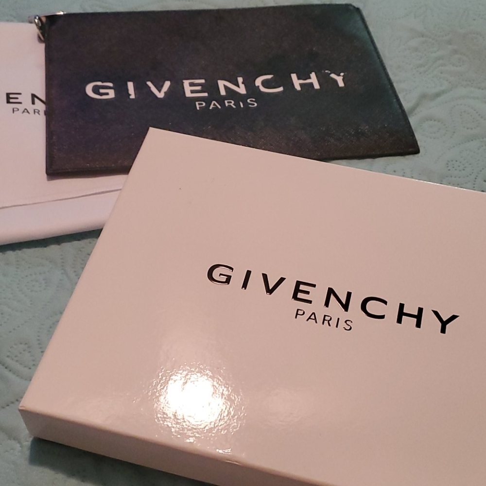 Givenchy Pouch Bag - Picture 4 of 6